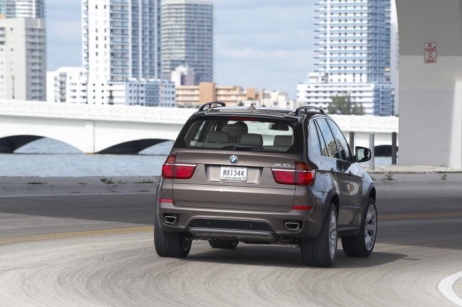  BMW X5 xDrive 5.0i 2010 года  (фото 34 из 142)